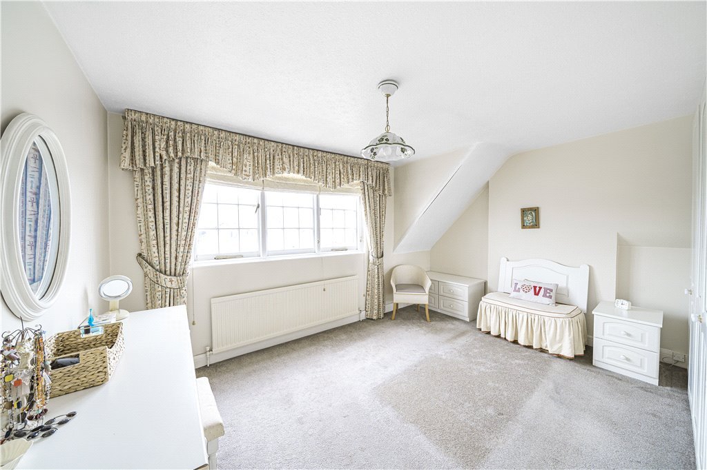 4 bedroom House for sale in Hillcroft Avenue, Pinner, Middlesex, HA5