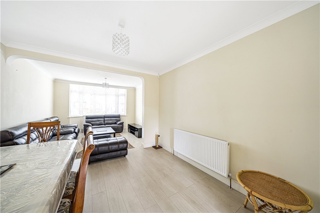 4 bedroom House for sale in Dorchester Waye, Hayes, Middlesex, UB4