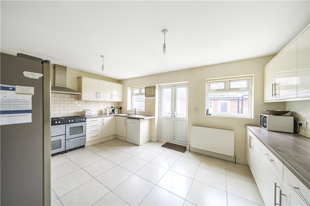 4 bedroom House for sale in Dorchester Waye, Hayes, Middlesex, UB4