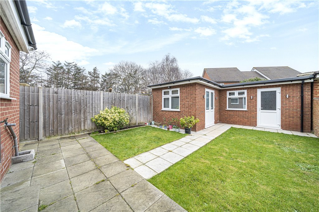 4 bedroom House for sale in Dorchester Waye, Hayes, Middlesex, UB4