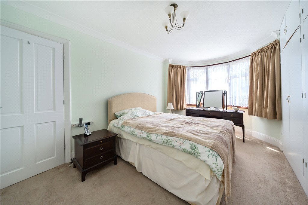 3 bedroom House for sale in Lyndhurst Avenue, Pinner, Middlesex, HA5