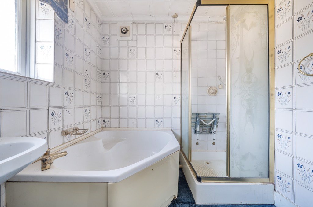 3 bedroom House for sale in Wingfield Way, Ruislip, Middlesex, HA4