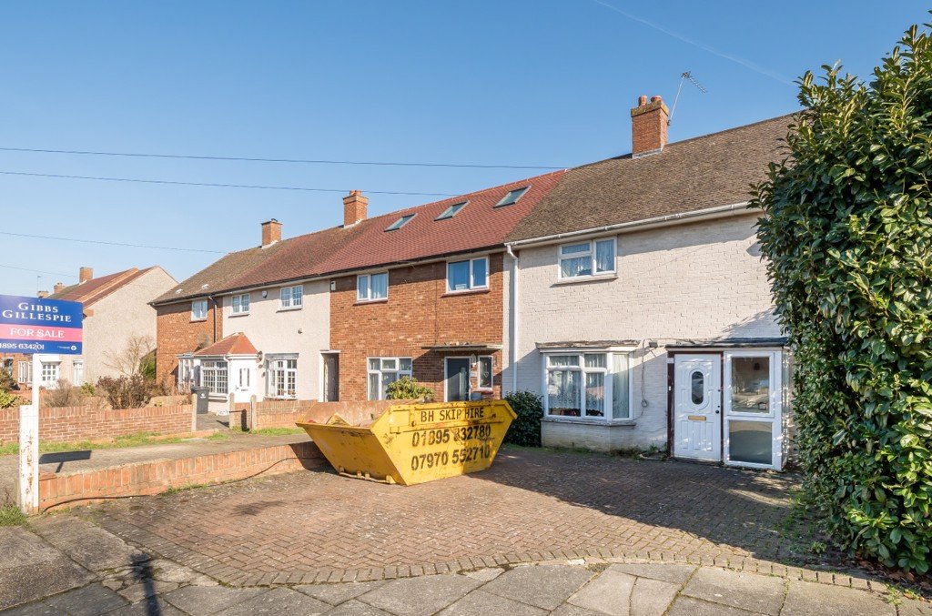 3 bedroom House for sale in Wingfield Way, Ruislip, Middlesex, HA4