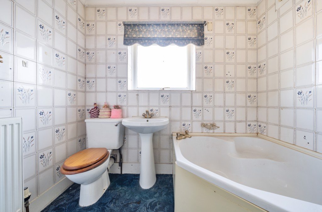 3 bedroom House for sale in Wingfield Way, Ruislip, Middlesex, HA4