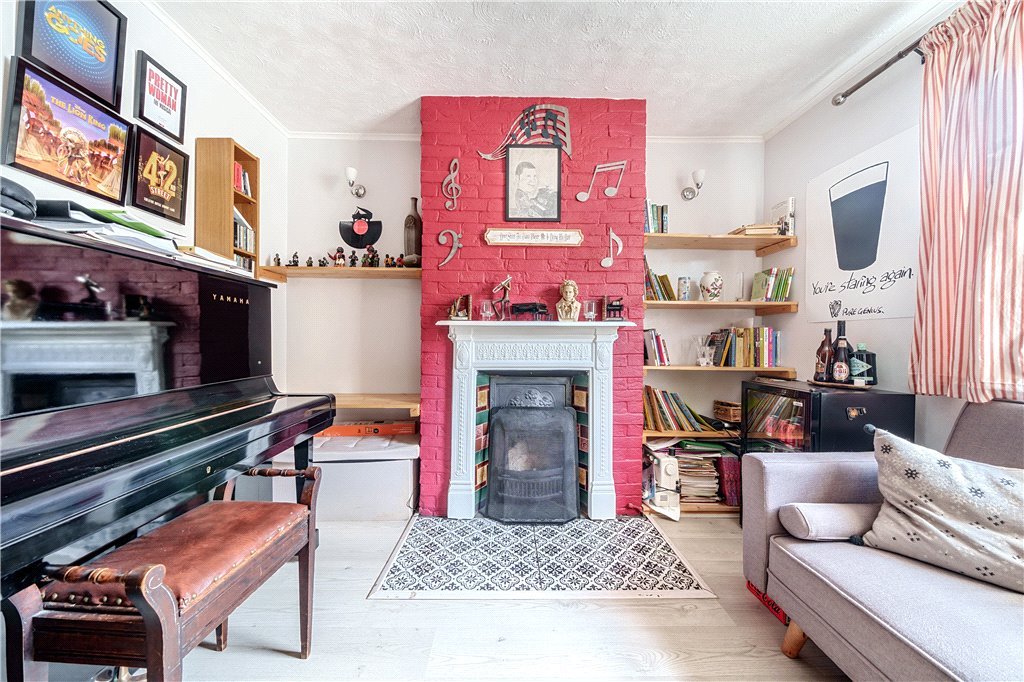 2 bedroom House for sale in Newdigate Road, Harefield, Uxbridge