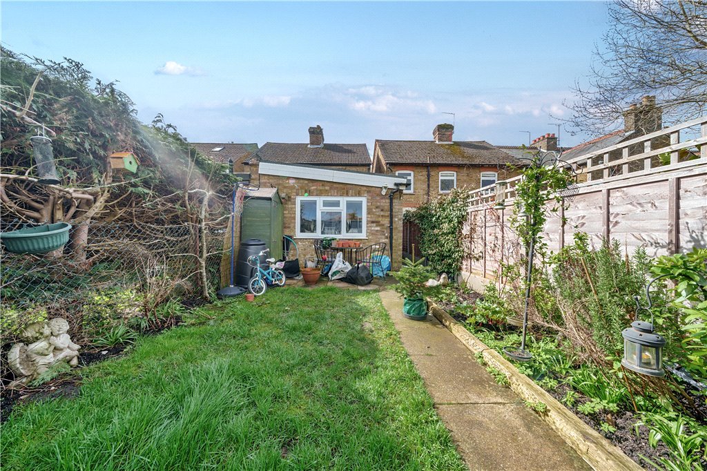 2 bedroom House for sale in Newdigate Road, Harefield, Uxbridge
