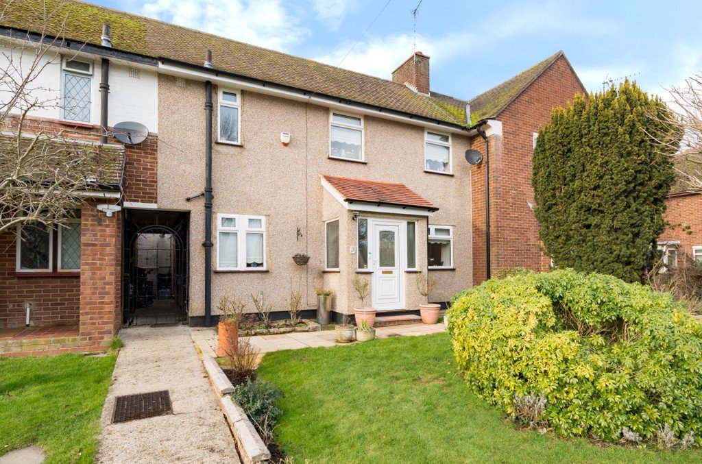 3 bedroom House for sale in Malmesbury Close, Pinner, Middlesex, HA5