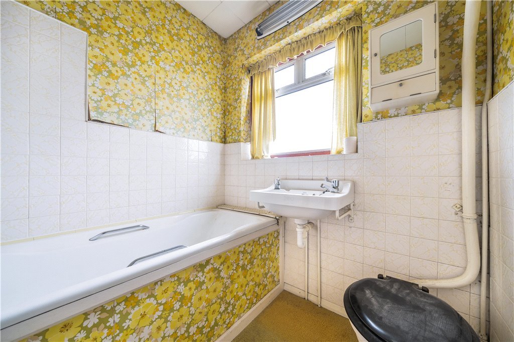 4 bedroom House for sale in Beverley Road, Ruislip, Middlesex, HA4