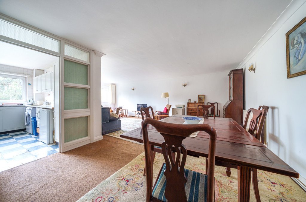 2 bedroom Flat/Apartment for sale in Murray Road, Northwood, Middlesex