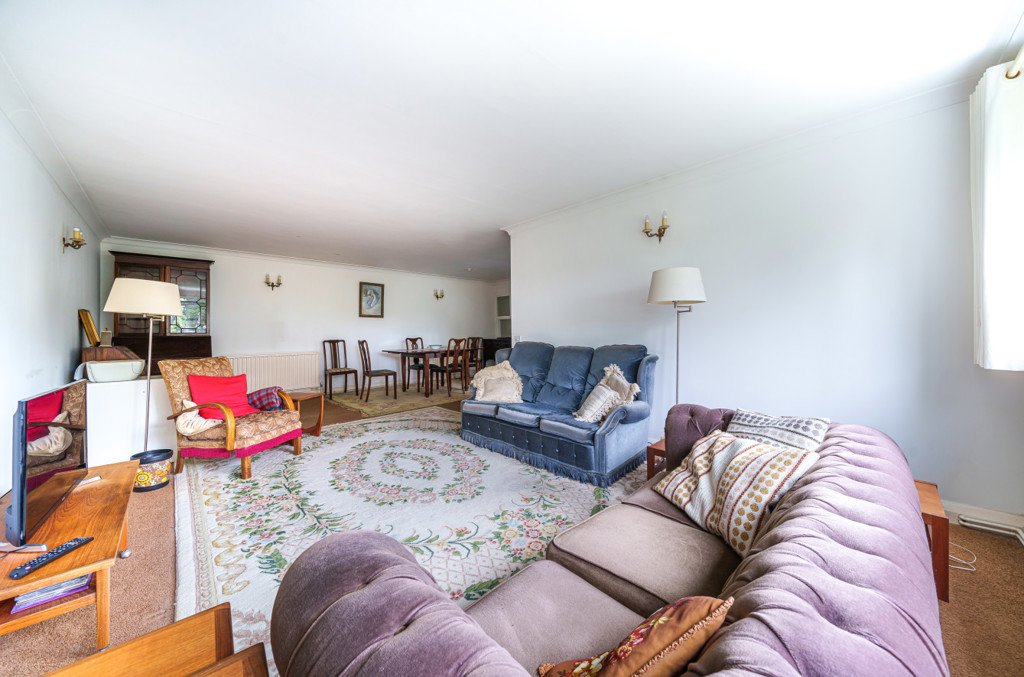 2 bedroom Flat/Apartment for sale in Murray Road, Northwood, Middlesex