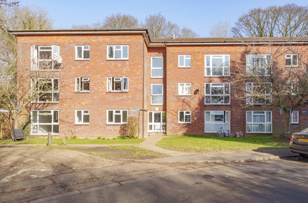 2 bedroom Flat/Apartment for sale in Mead Place, Berry Lane