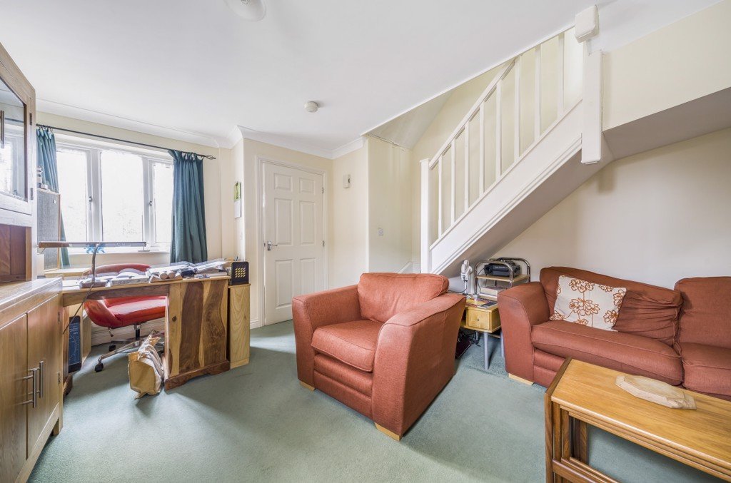 2 bedroom House for sale in Bluebell Close, Northolt, Ealing, UB5