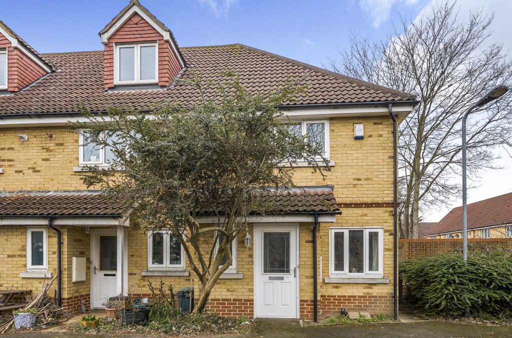 2 bedroom House for sale in Bluebell Close, Northolt, Ealing, UB5