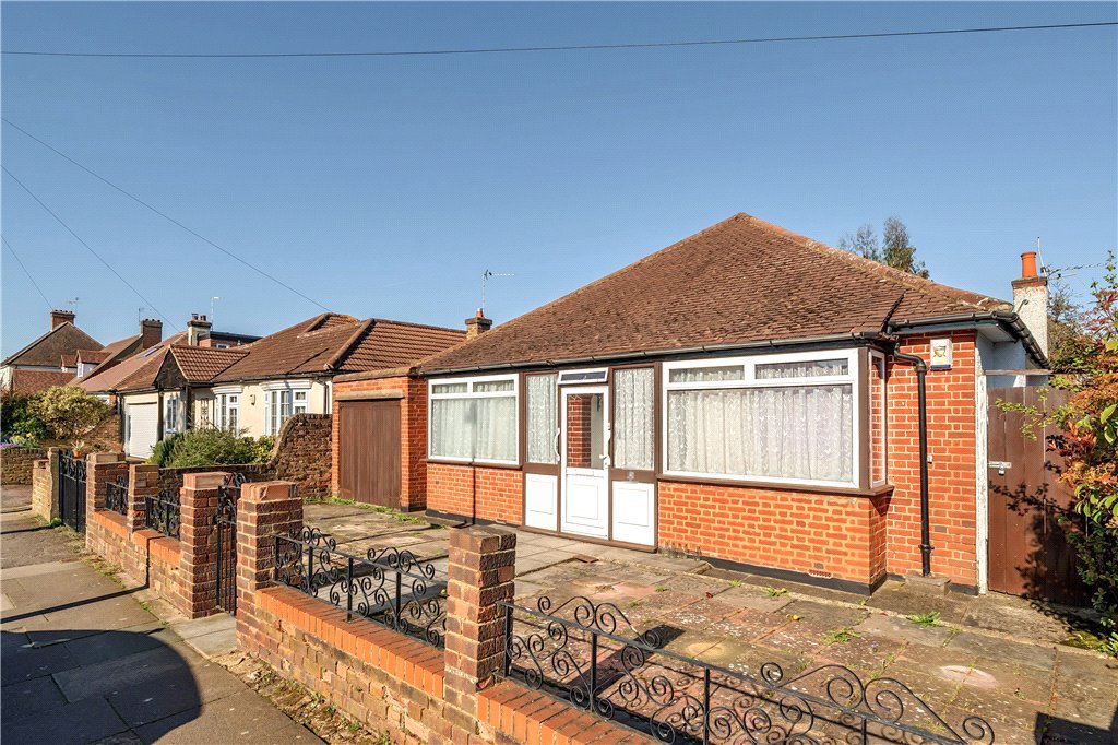 2 bedroom Bungalow for sale in Lime Grove, Ruislip, Middlesex, HA4