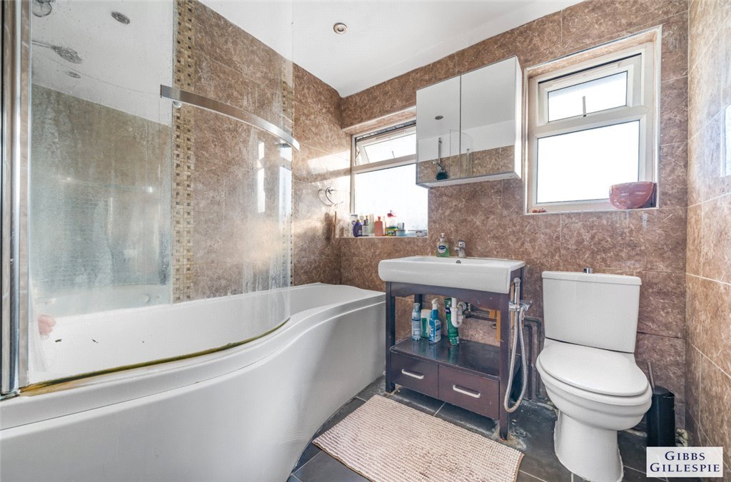 4 bedroom House for sale in Roxeth Green Avenue, Harrow, Middlesex, HA2