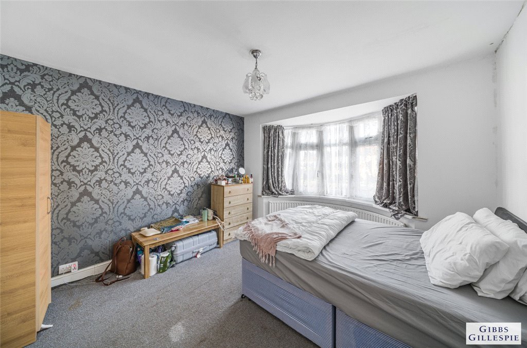 4 bedroom House for sale in Roxeth Green Avenue, Harrow, Middlesex, HA2