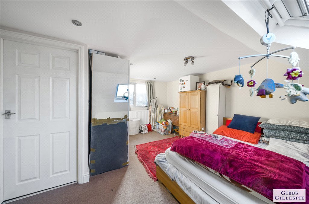 4 bedroom House for sale in Roxeth Green Avenue, Harrow, Middlesex, HA2