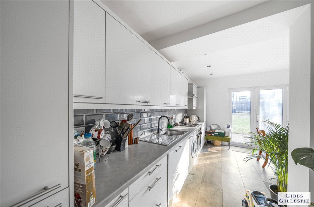 4 bedroom House for sale in Roxeth Green Avenue, Harrow, Middlesex, HA2