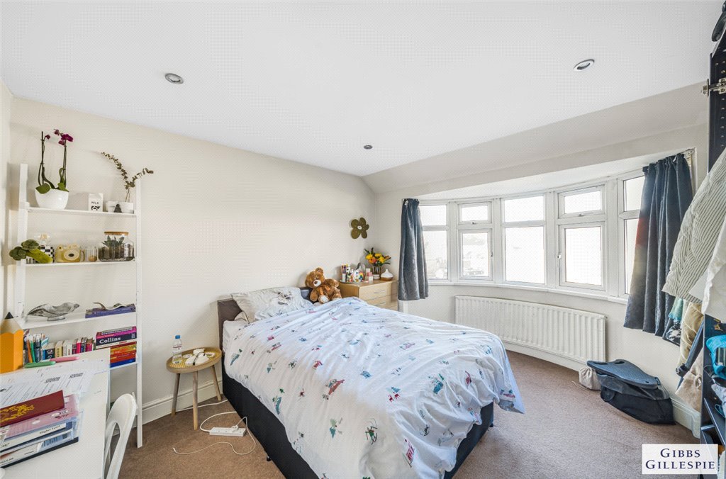 4 bedroom House for sale in Roxeth Green Avenue, Harrow, Middlesex, HA2