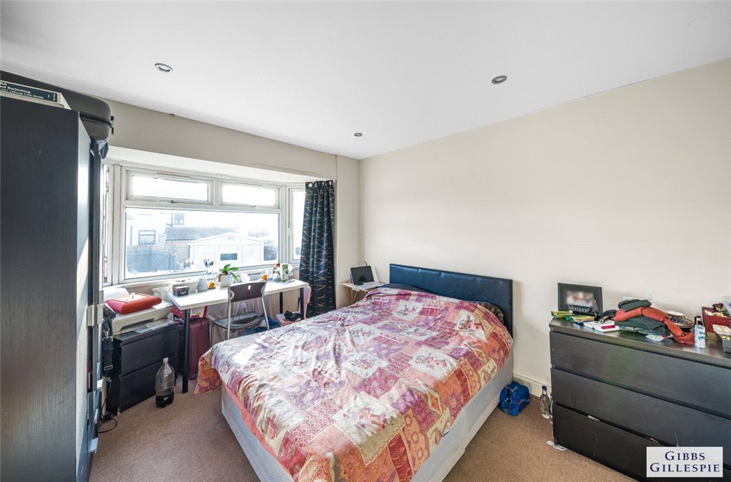 4 bedroom House for sale in Roxeth Green Avenue, Harrow, Middlesex, HA2