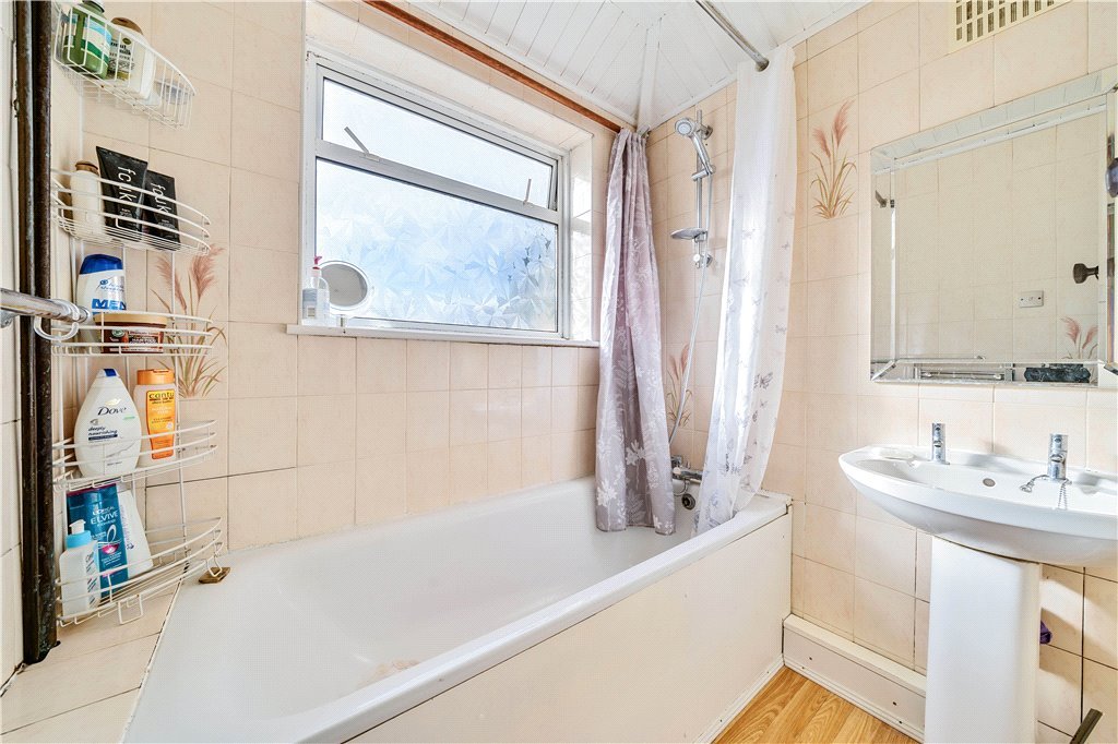 3 bedroom House for sale in Drummond Drive, Stanmore, Middlesex, HA7