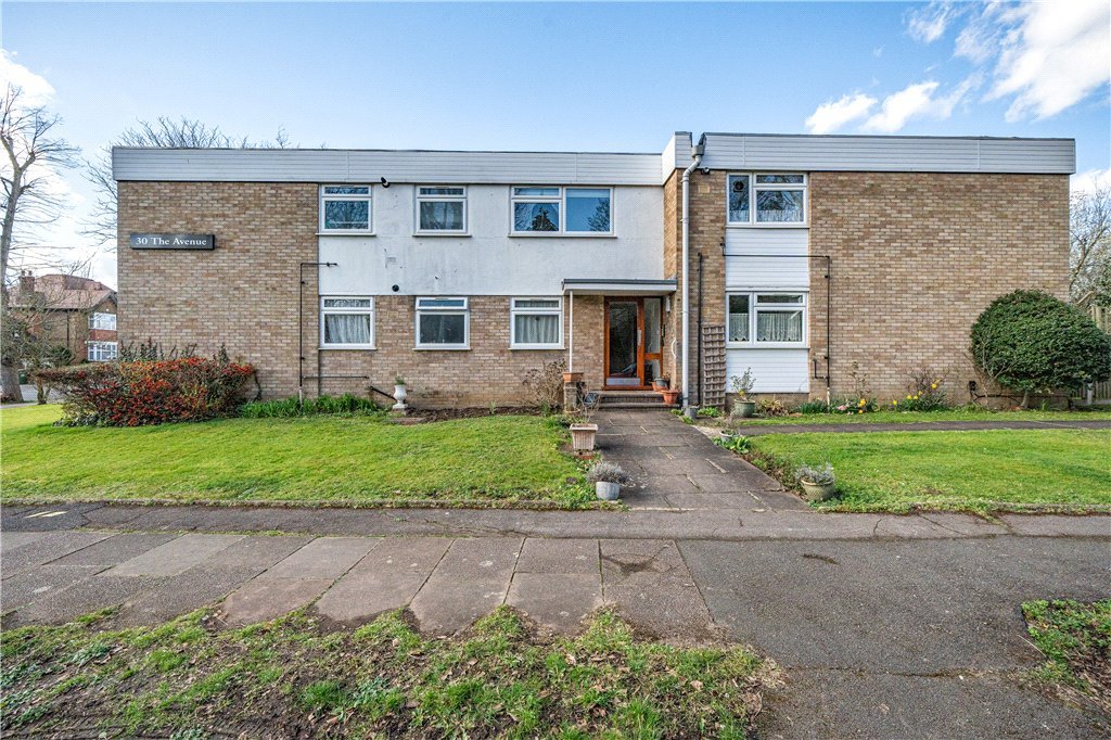 2 bedroom Flat/Apartment for sale in The Avenue, Hatch End, Pinner