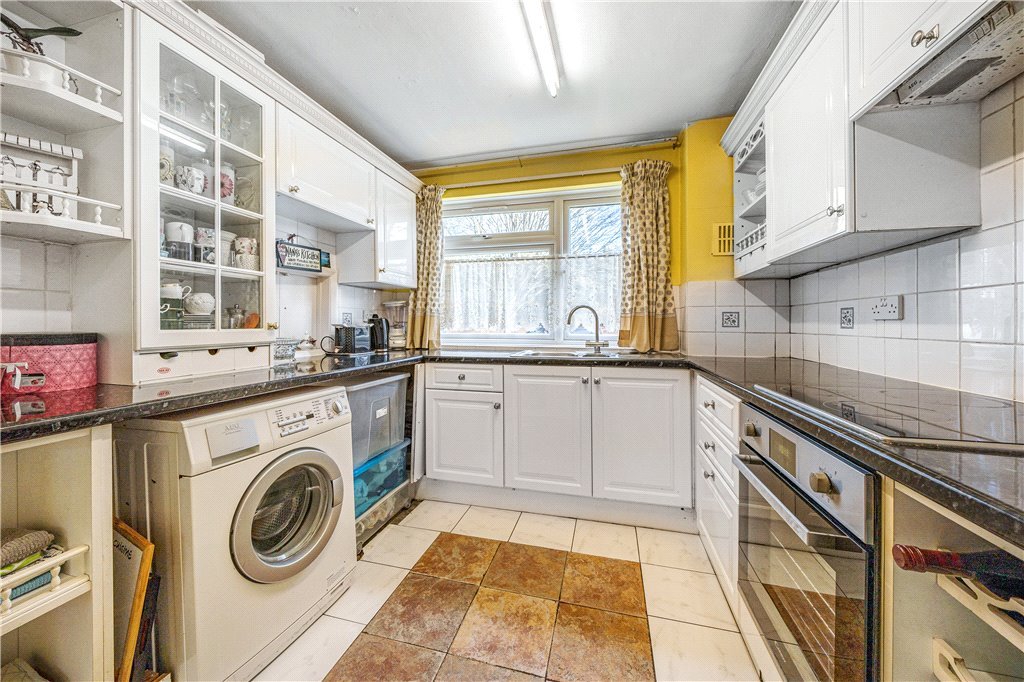 2 bedroom Flat/Apartment for sale in The Avenue, Hatch End, Pinner