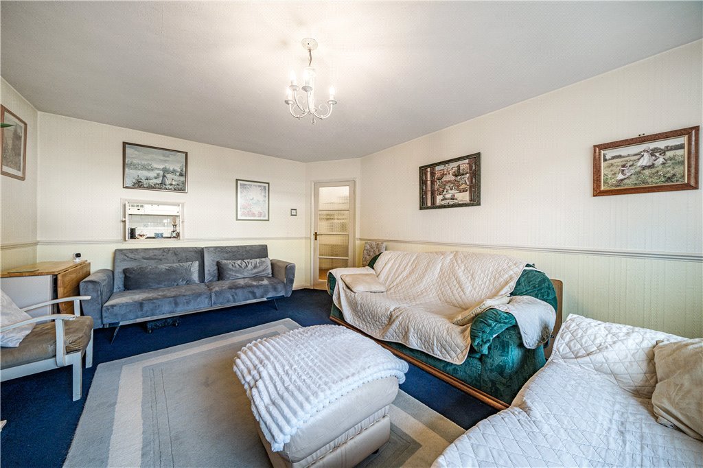 2 bedroom Flat/Apartment for sale in The Avenue, Hatch End, Pinner