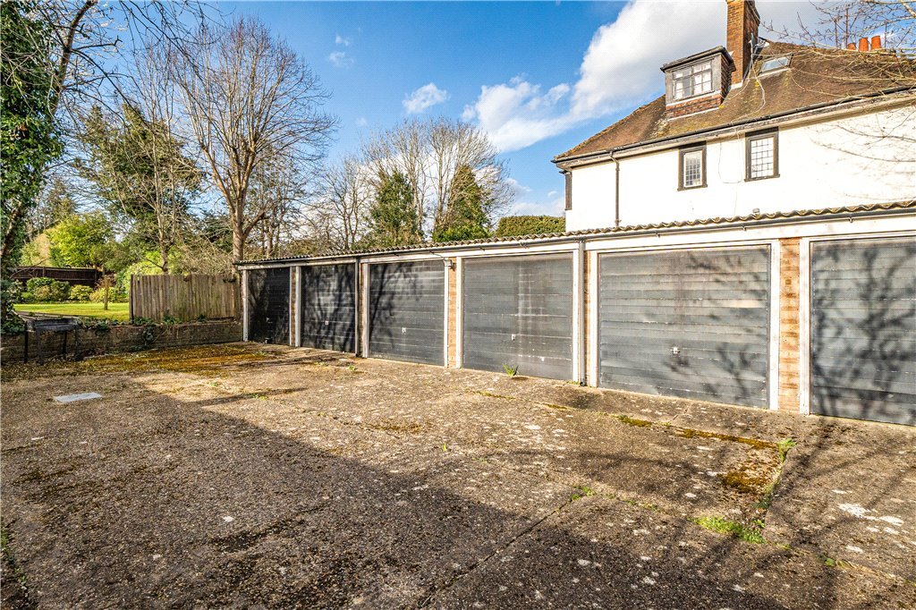 2 bedroom Flat/Apartment for sale in The Avenue, Hatch End, Pinner