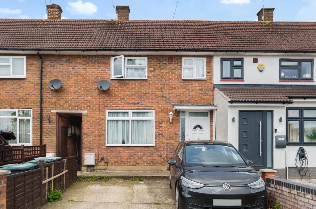 3 bedroom House for sale in Prestwick Road, Watford, Hertfordshire