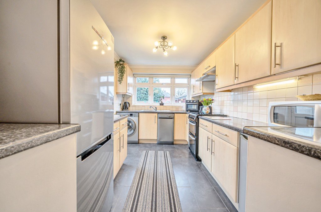 3 bedroom House for sale in Blacklands Drive, Hayes, Middlesex, UB4