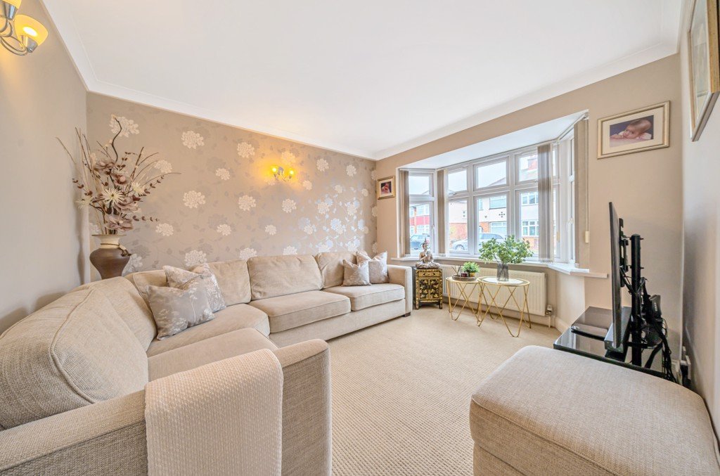 3 bedroom House for sale in Blacklands Drive, Hayes, Middlesex, UB4