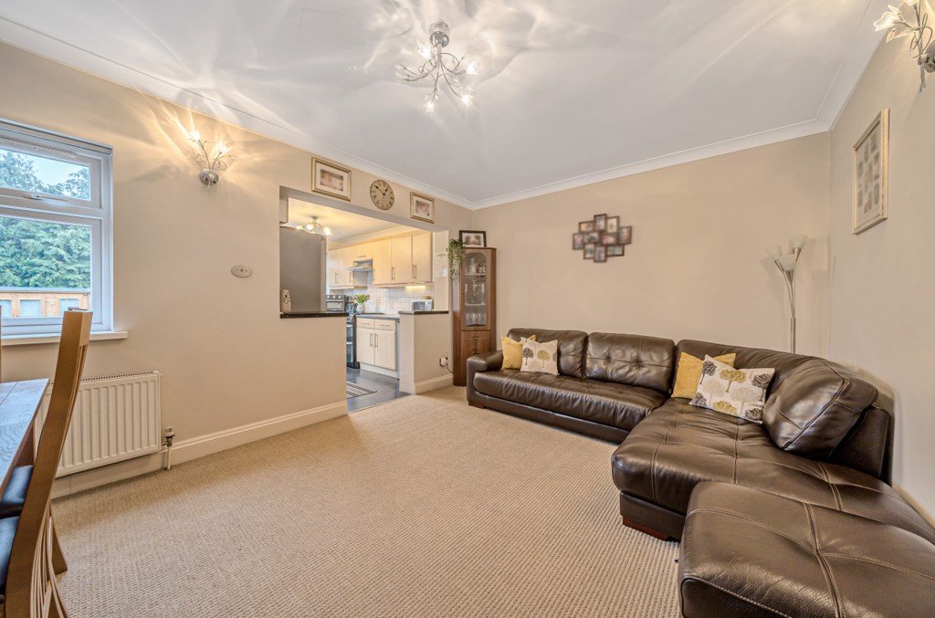 3 bedroom House for sale in Blacklands Drive, Hayes, Middlesex, UB4