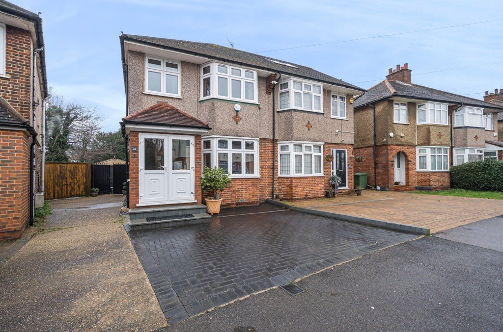 3 bedroom House for sale in Blacklands Drive, Hayes, Middlesex, UB4