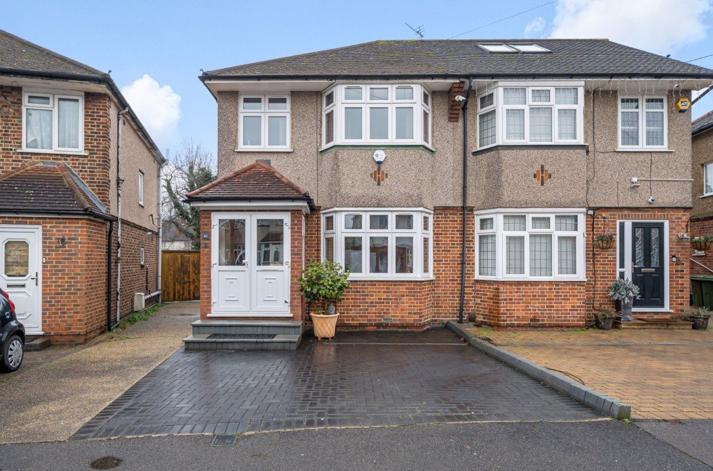 3 bedroom House for sale in Blacklands Drive, Hayes, Middlesex, UB4