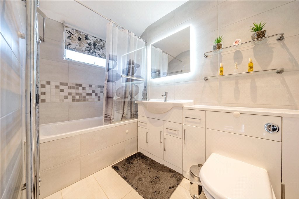 2 bedroom House for sale in Brickett Close, Ruislip, Middlesex, HA4