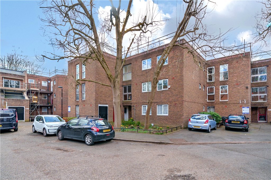 2 bedroom Flat/Apartment for sale in Garrick Close, Ealing, W5 Gibbs