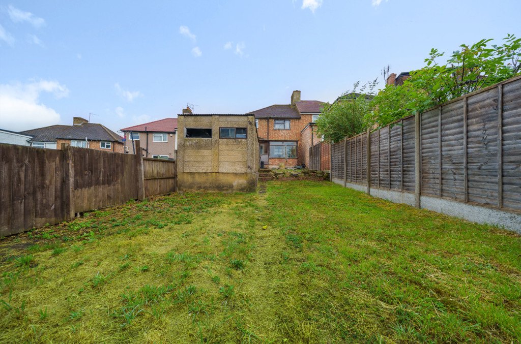 3 bedroom House for sale in Heathfield Rise, Ruislip, Middlesex, HA4