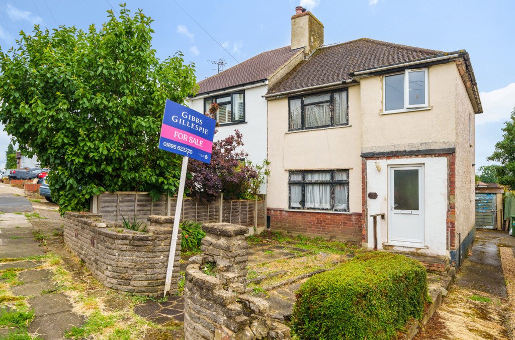 3 bedroom House for sale in Heathfield Rise, Ruislip, Middlesex, HA4