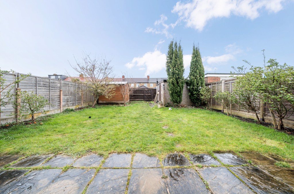 3 bedroom House for sale in Victoria Road, Ruislip Manor, Middlesex