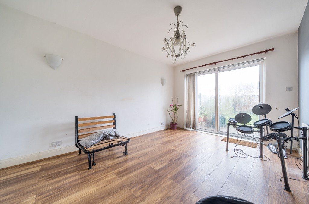 3 bedroom House for sale in Victoria Road, Ruislip Manor, Middlesex