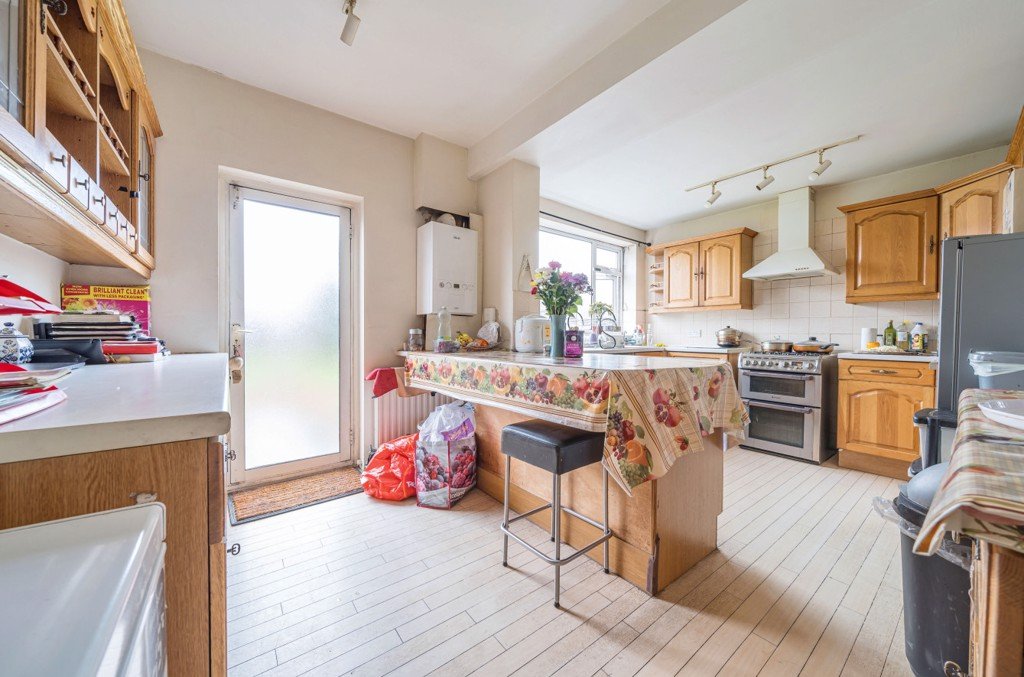 3 bedroom House for sale in Victoria Road, Ruislip Manor, Middlesex