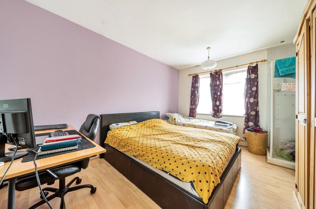 3 bedroom House for sale in Victoria Road, Ruislip Manor, Middlesex