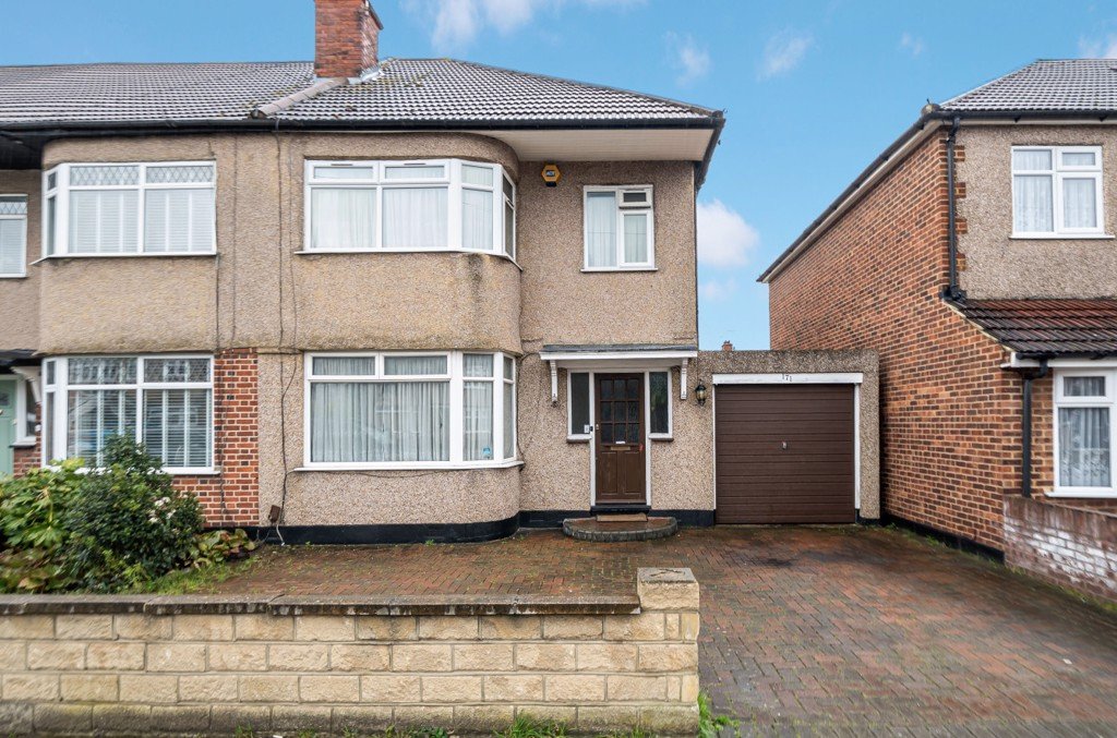 3 bedroom House for sale in Victoria Road, Ruislip Manor, Middlesex