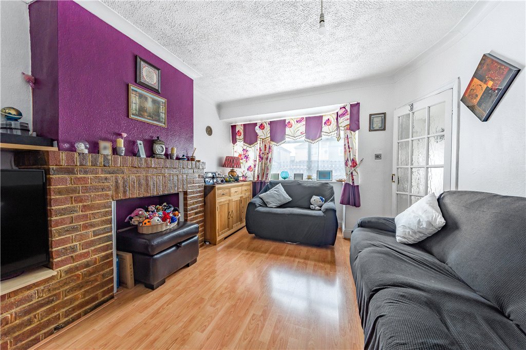 2 bedroom House for sale in Woodrow Avenue, Hayes, Middlesex, UB4