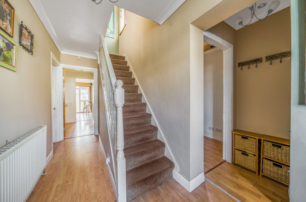 3 bedroom House for sale in Midhurst Gardens, Hillingdon, Middlesex