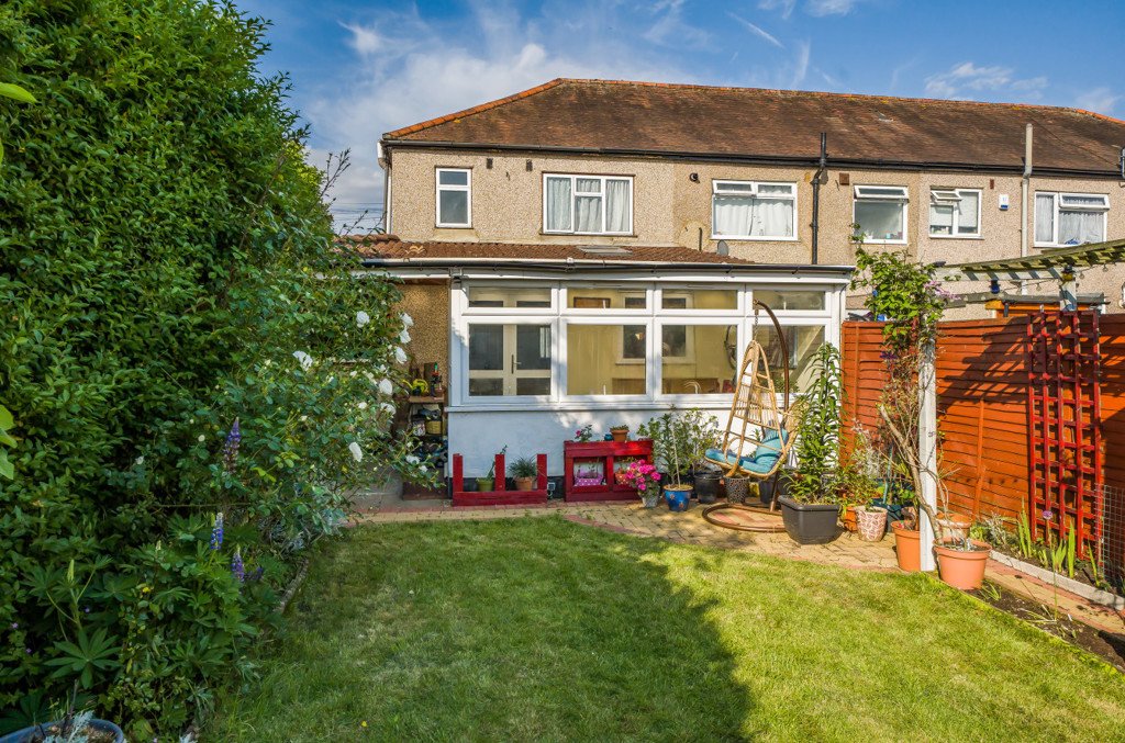 3 bedroom House for sale in Midhurst Gardens, Hillingdon, Middlesex
