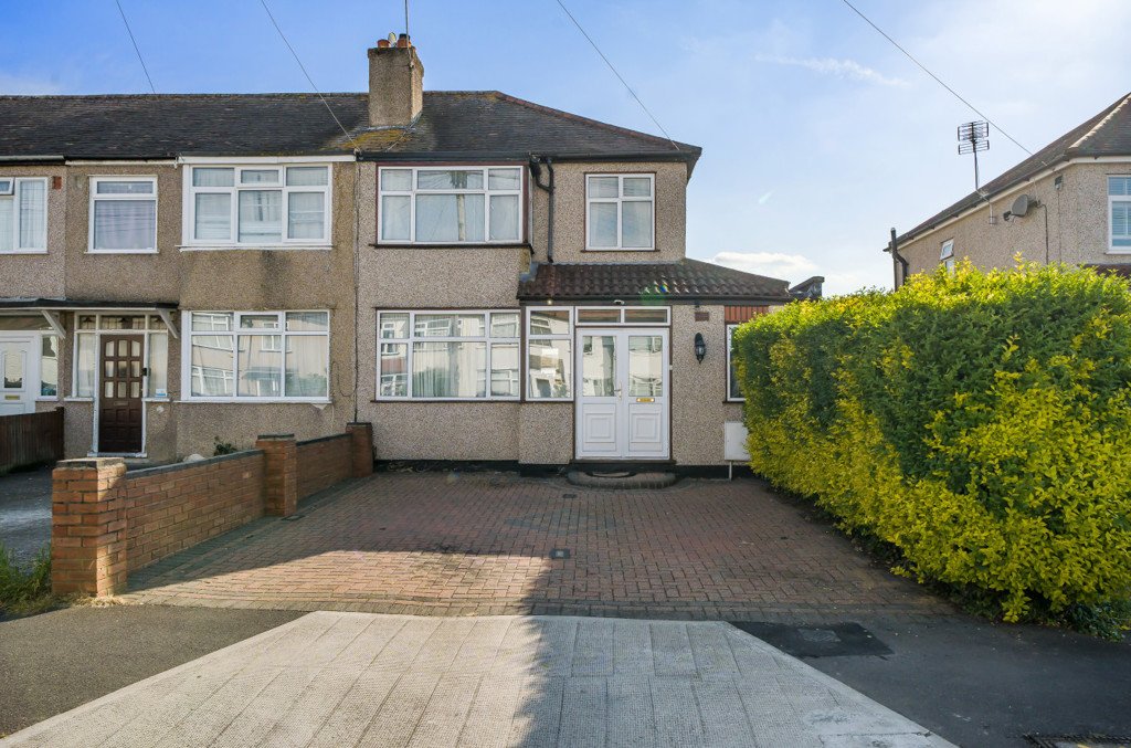 3 bedroom House for sale in Midhurst Gardens, Hillingdon, Middlesex