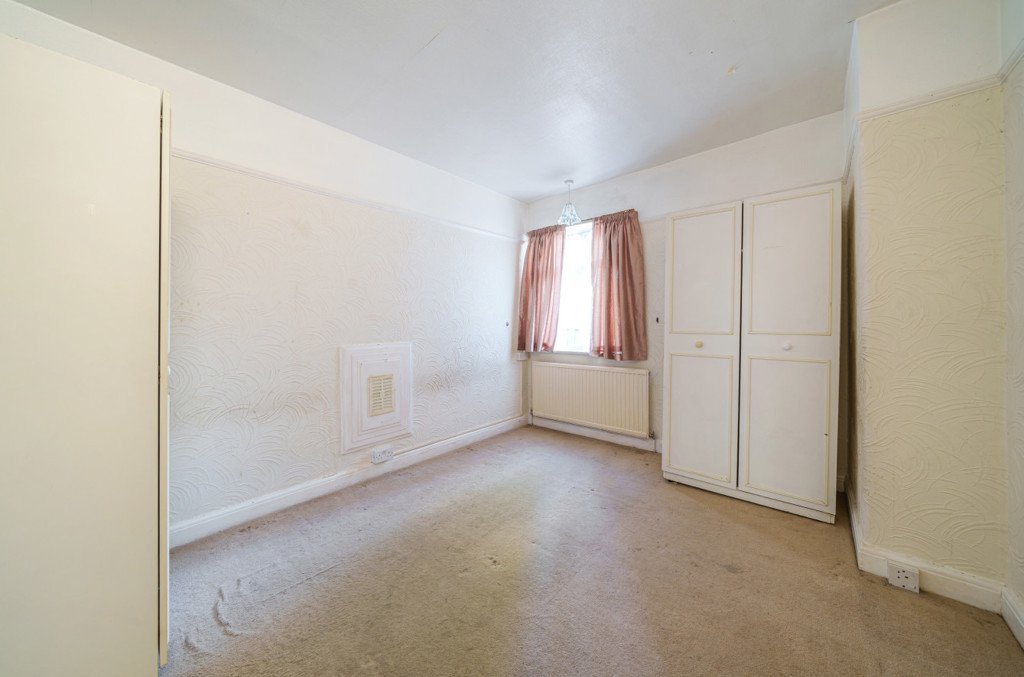 2 bedroom for sale in Connell Crescent, Ealing, London, W5 Gibbs Gillespie