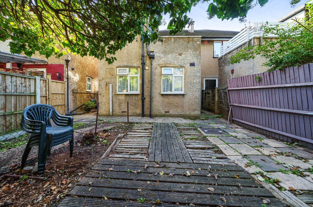 2 bedroom for sale in Connell Crescent, Ealing, London, W5 Gibbs Gillespie